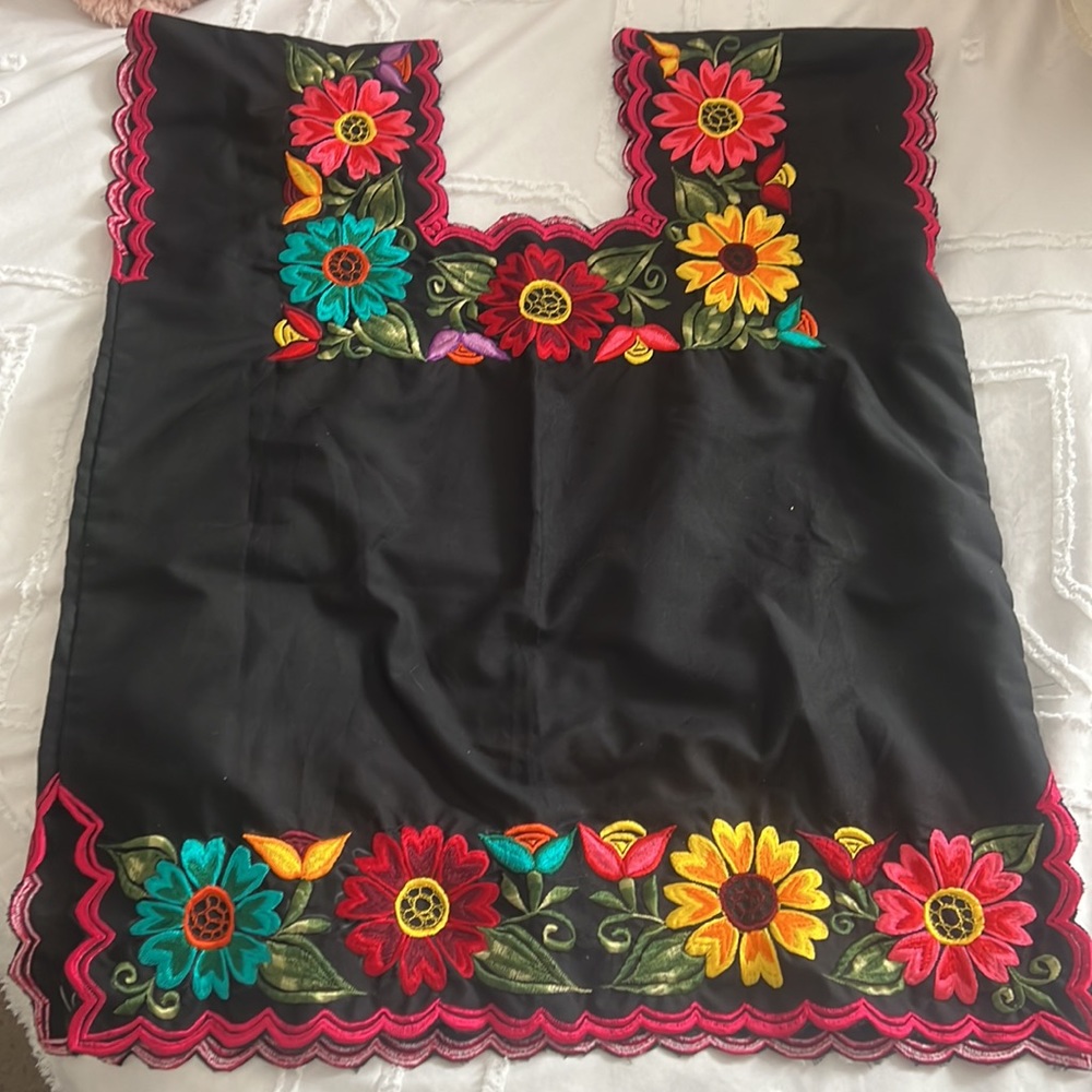🇲🇽 NWT Traditional Mexican blouse